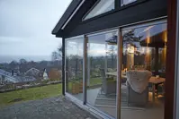 WG 80 Fast glasvæg med ventilationsvindue