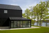 Ståltag i profileret stil isoleret